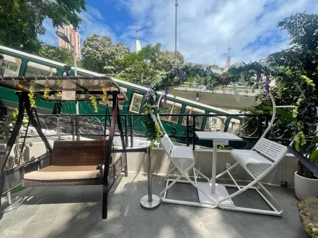 tram view cafe